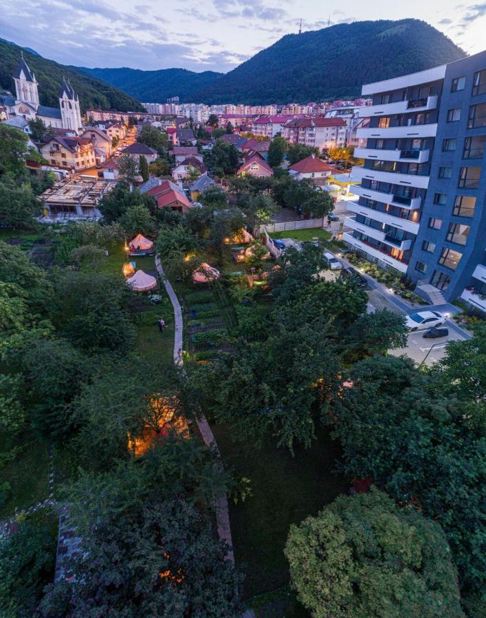 Dragonfly Gardens - The Wagons Hotel Brasov Bagian luar foto