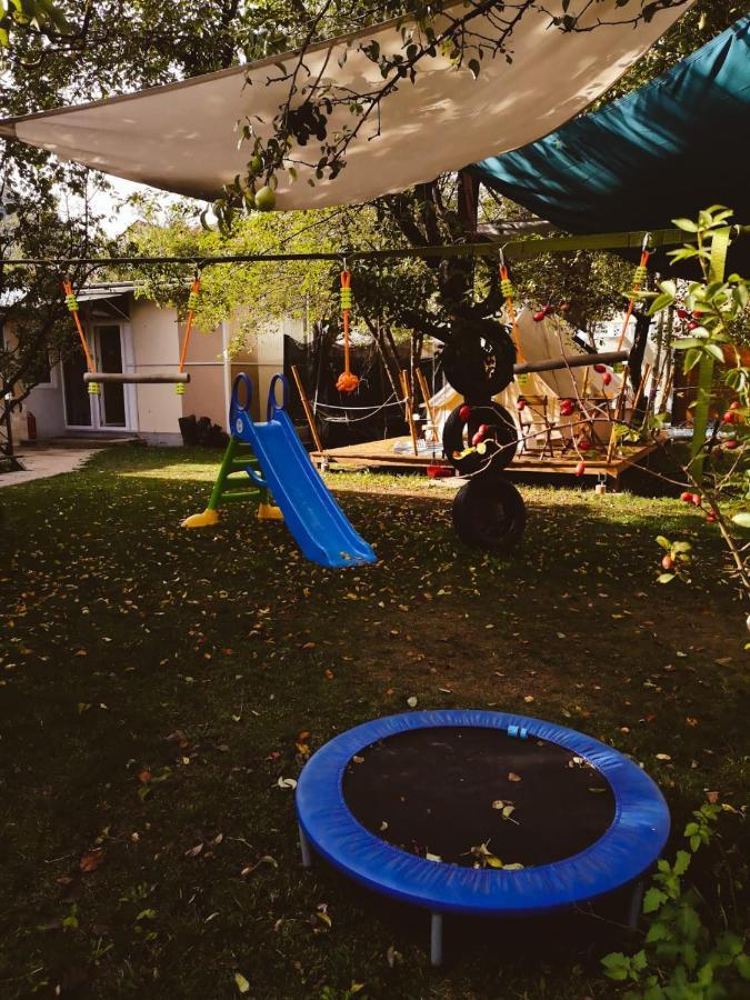 Dragonfly Gardens - The Wagons Hotel Brasov Bagian luar foto