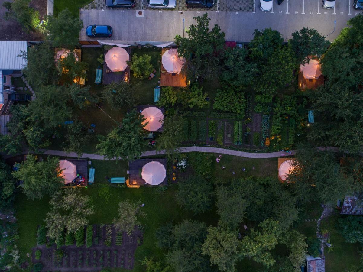Dragonfly Gardens - The Wagons Hotel Brasov Bagian luar foto